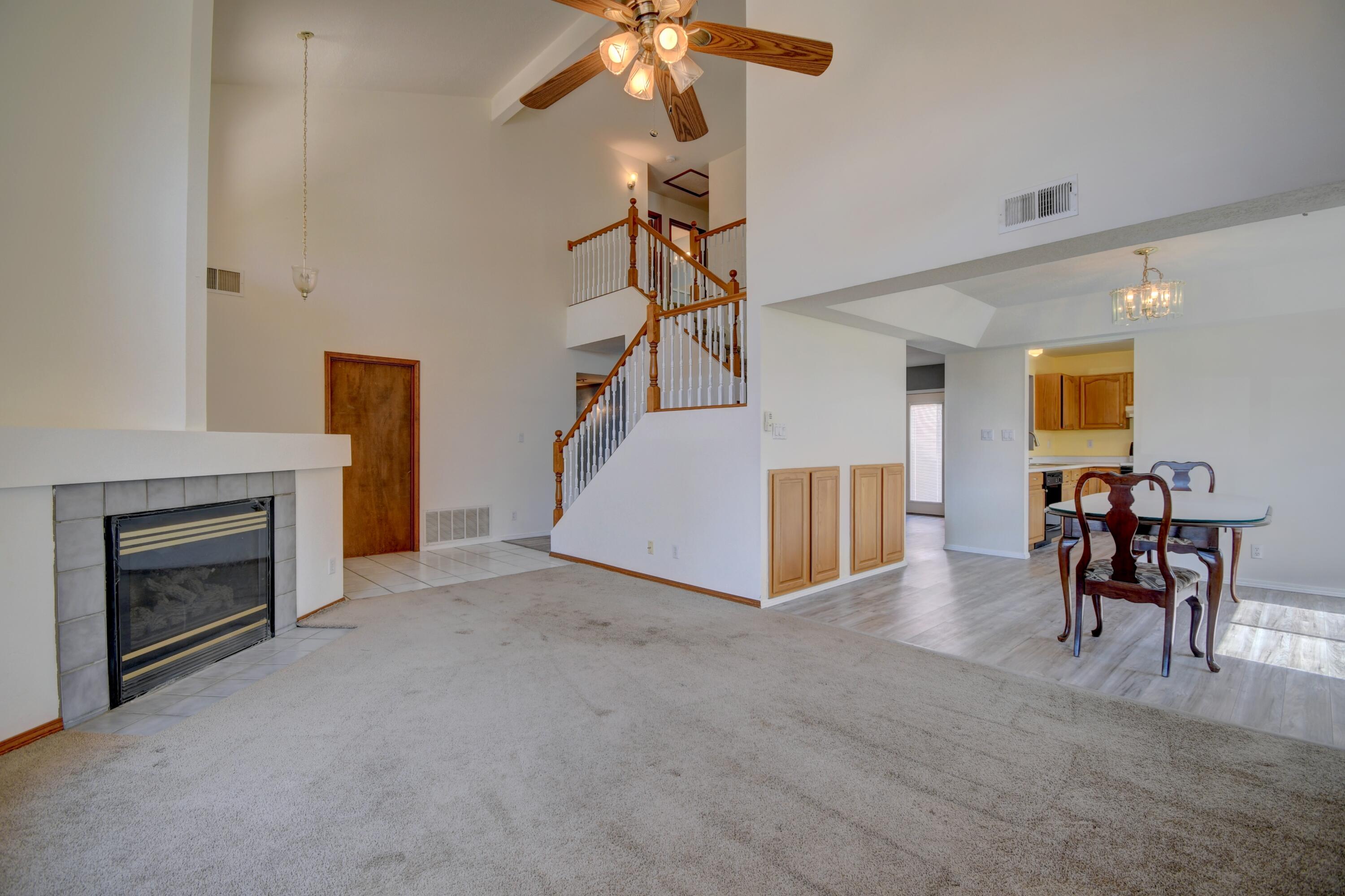 2524 Manzano Loop NE