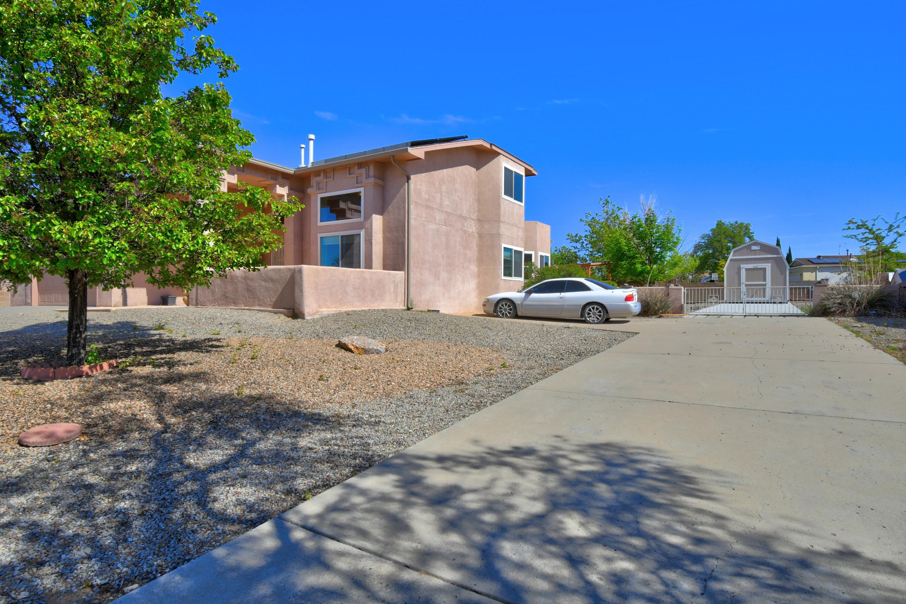 2524 Manzano Loop NE