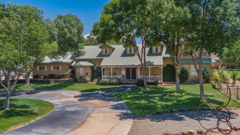 Photo of 220 Del Norte Court, Bosque Farms, NM 87068 (MLS # 1110087)