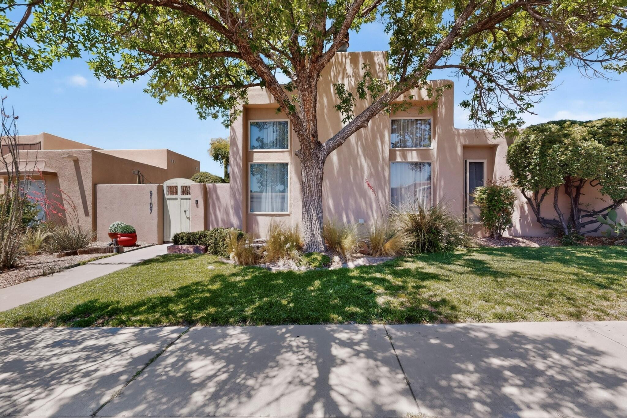 9107 La Costa Drive NE