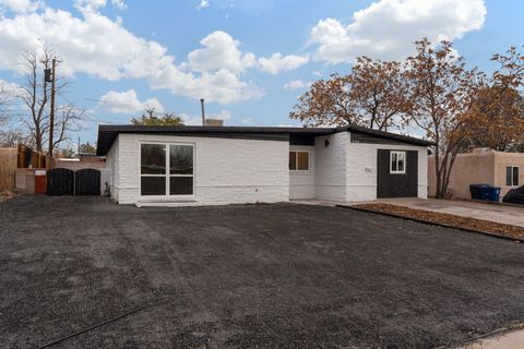 Photo of 1126 Gretta Street NE, Albuquerque, NM 87112 (MLS # 1095302)