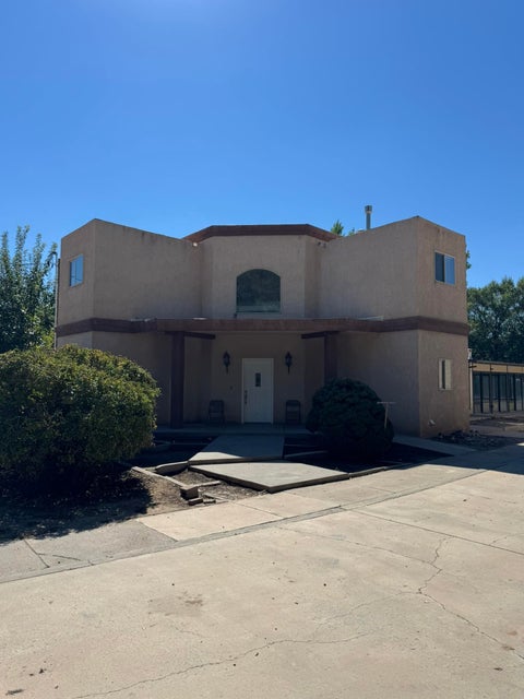 Photo of 1930 Ilfield Road SW, Albuquerque, NM 87105 (MLS # 1112385)