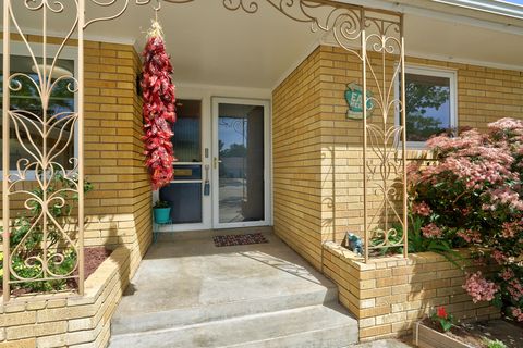 Homes For Sale - 1300 Dakota Street<br/> Bernalillo County, Albuquerque, NM 87110