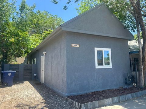 Photo of 308 Cromwell Avenue SW, Albuquerque, NM 87102 (MLS # 1104516)