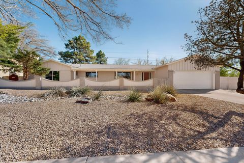 Photo of 8900 Lagrima De Oro Road NE, Albuquerque, NM 87111 (MLS # 1100725)