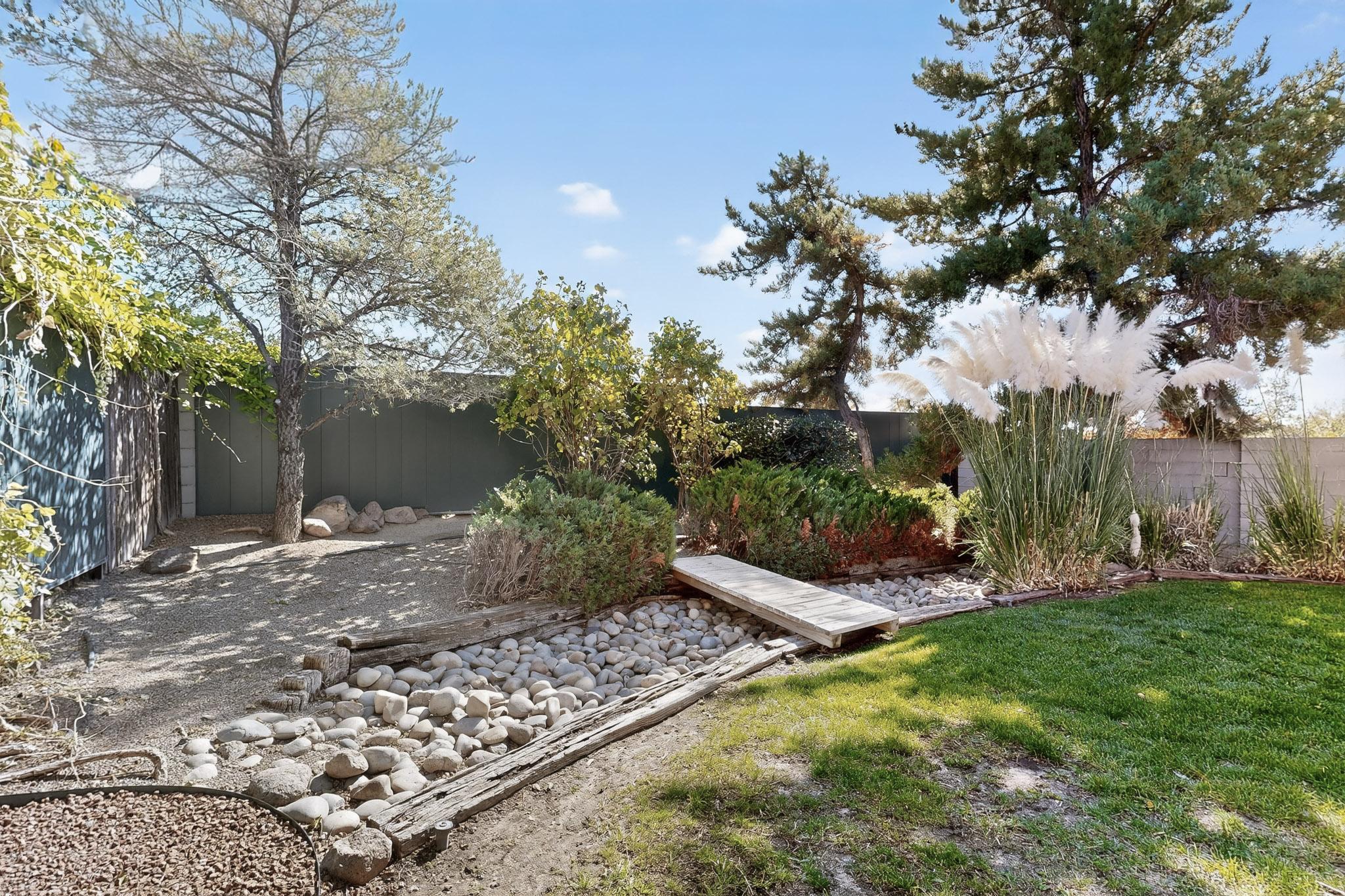 5516 Amistad Road NE