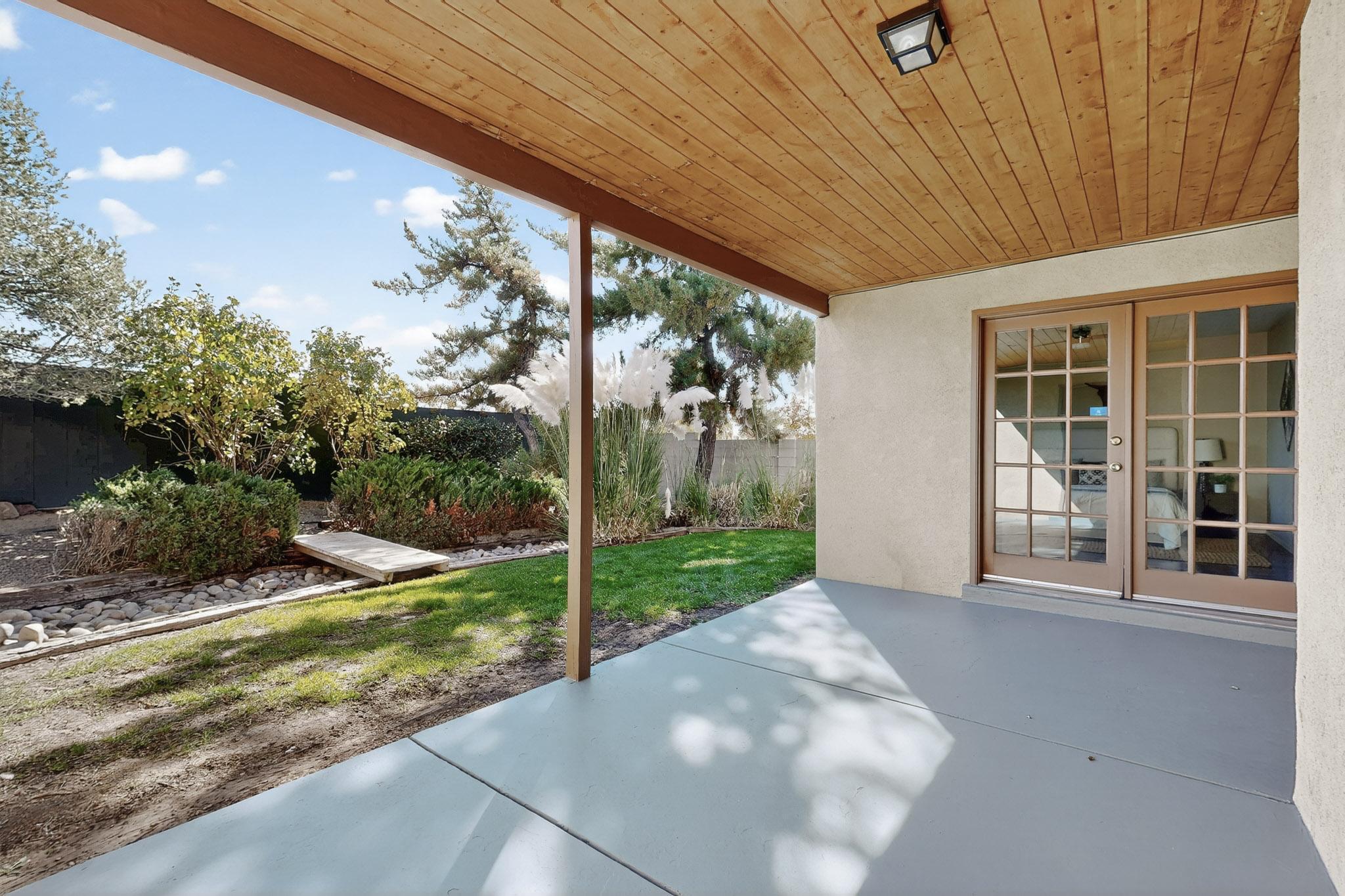 5516 Amistad Road NE