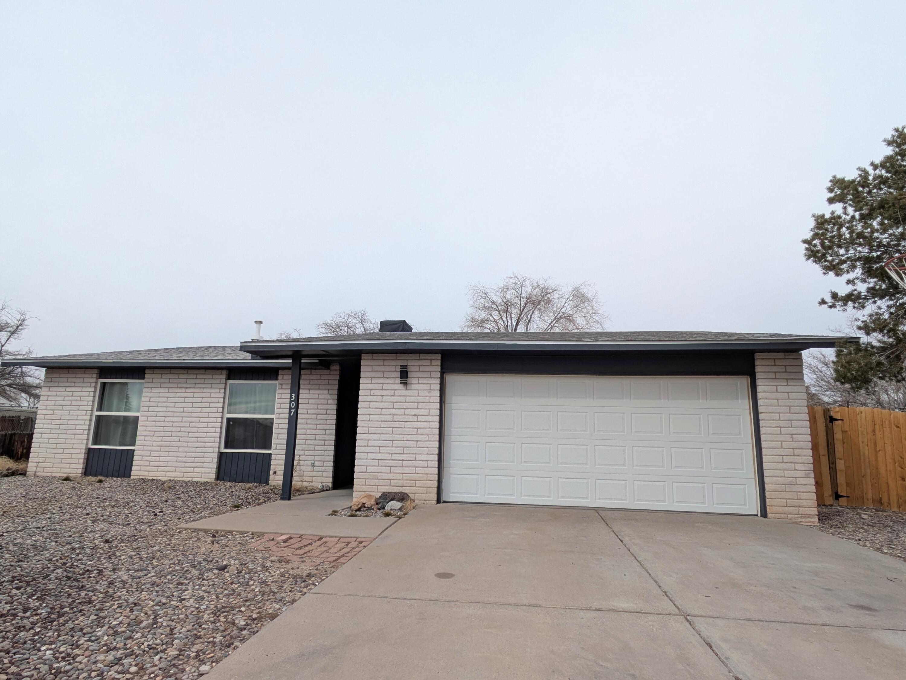 307 Cabeza Negra Drive SE