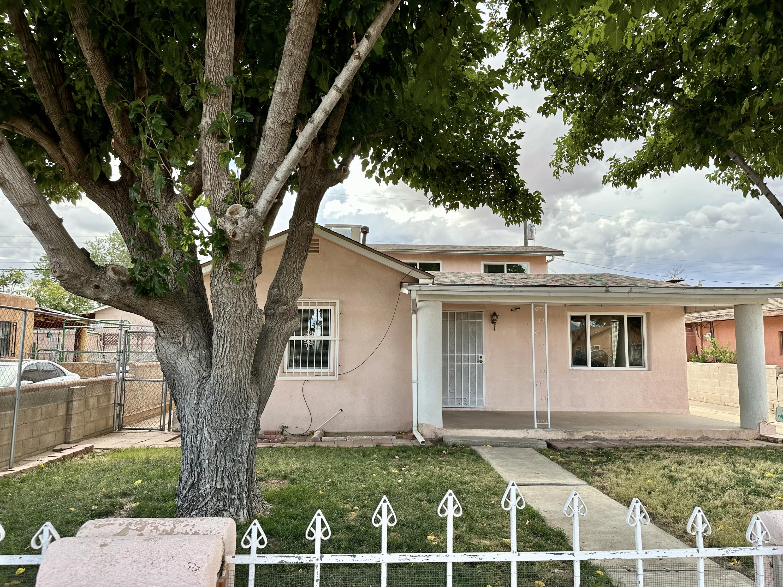 327 56th Street, Albuquerque, New Mexico image 1