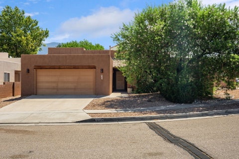 Homes For Sale - 9100 Silverwood Drive<br/> Bernalillo County, Albuquerque, NM 87113