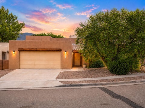 Homes For Sale - 9100 Silverwood Drive<br/> Albuquerque, NM 87113