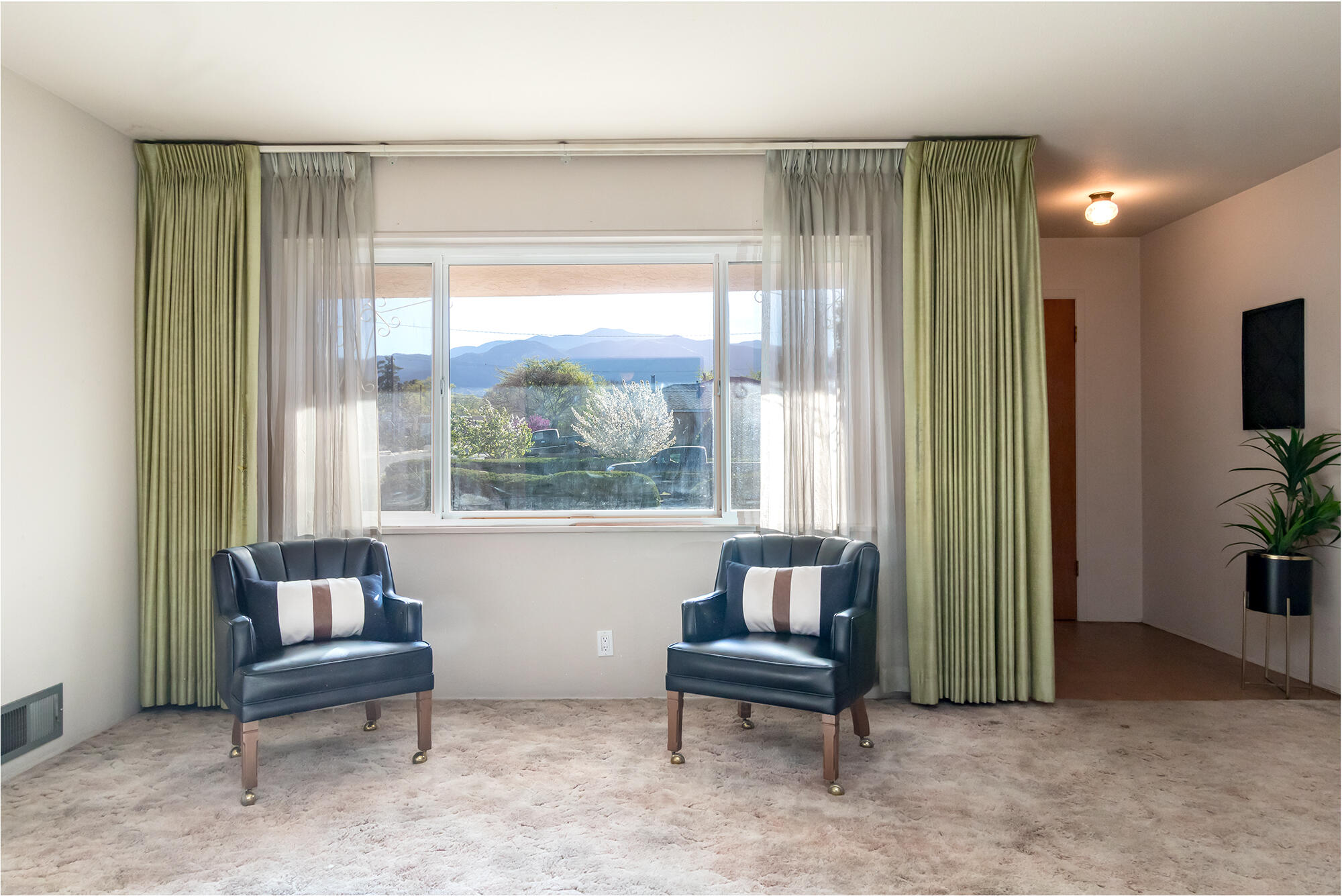 3409 Mary Ellen Street NE