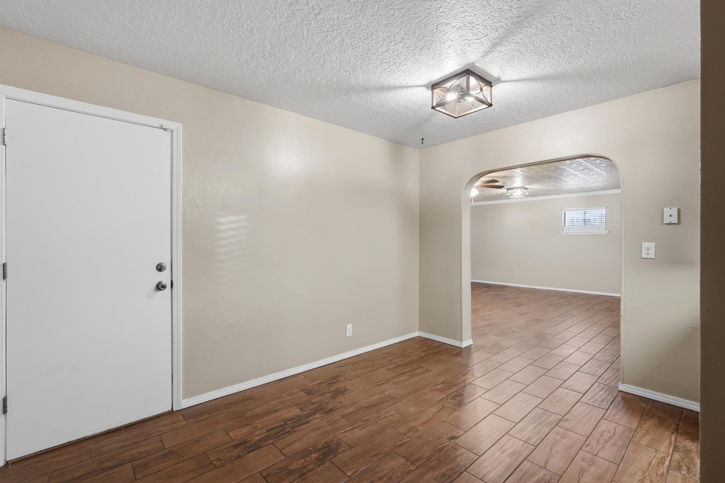 11813 San Jacinto Avenue NE