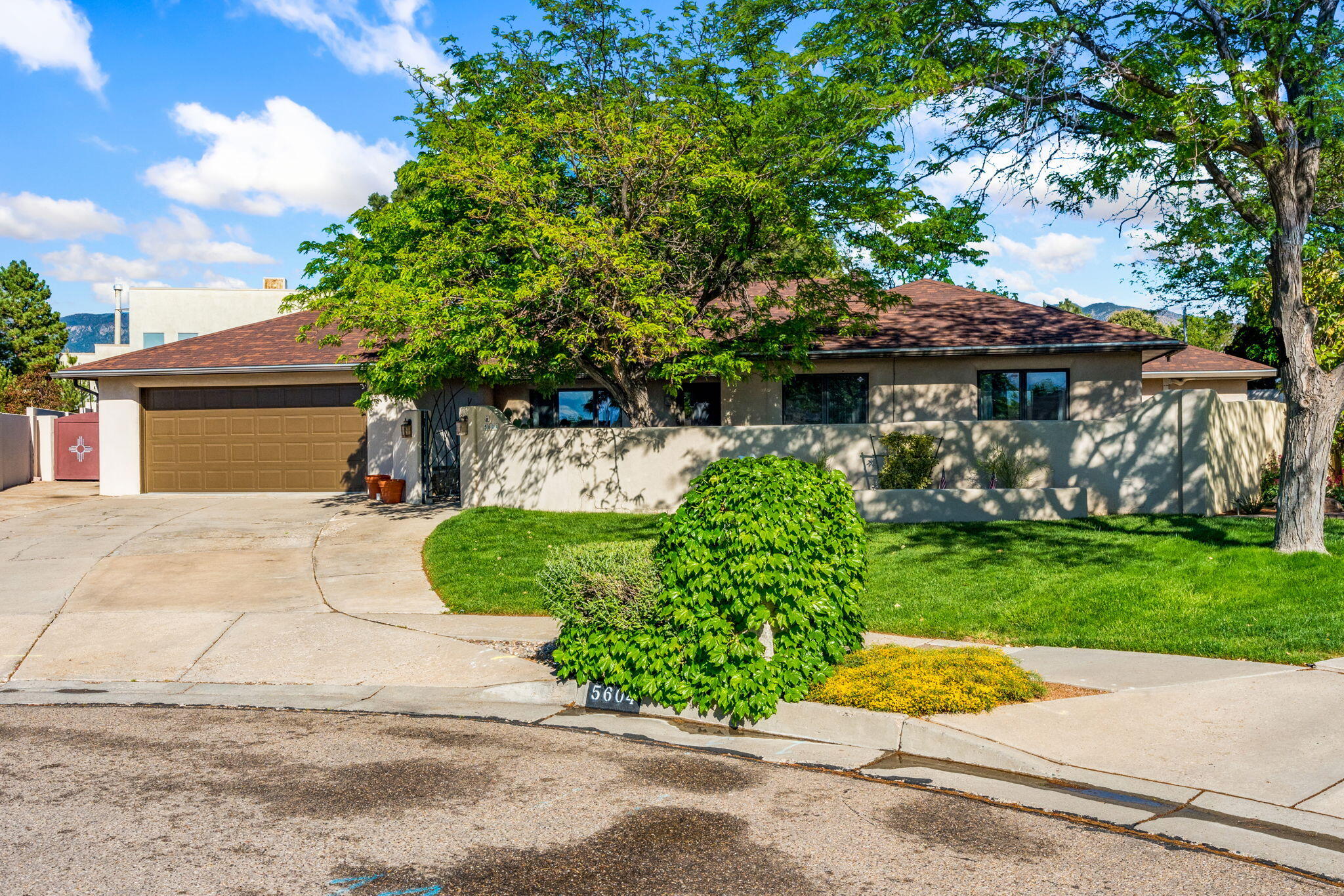 5604 Planeta Court NE