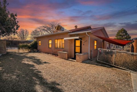 Photo of 220 San Andres Avenue NW, Albuquerque, NM 87107 (MLS # 1103142)