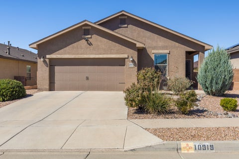 Photo of 10919 Topacio Street NW, Albuquerque, NM 87114 (MLS # 1112365)