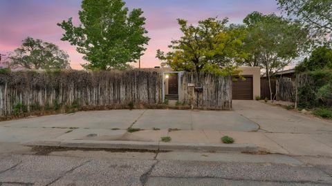 Photo of 103 Spruce Street, Santa Fe, NM 87501 (MLS # 1103297)