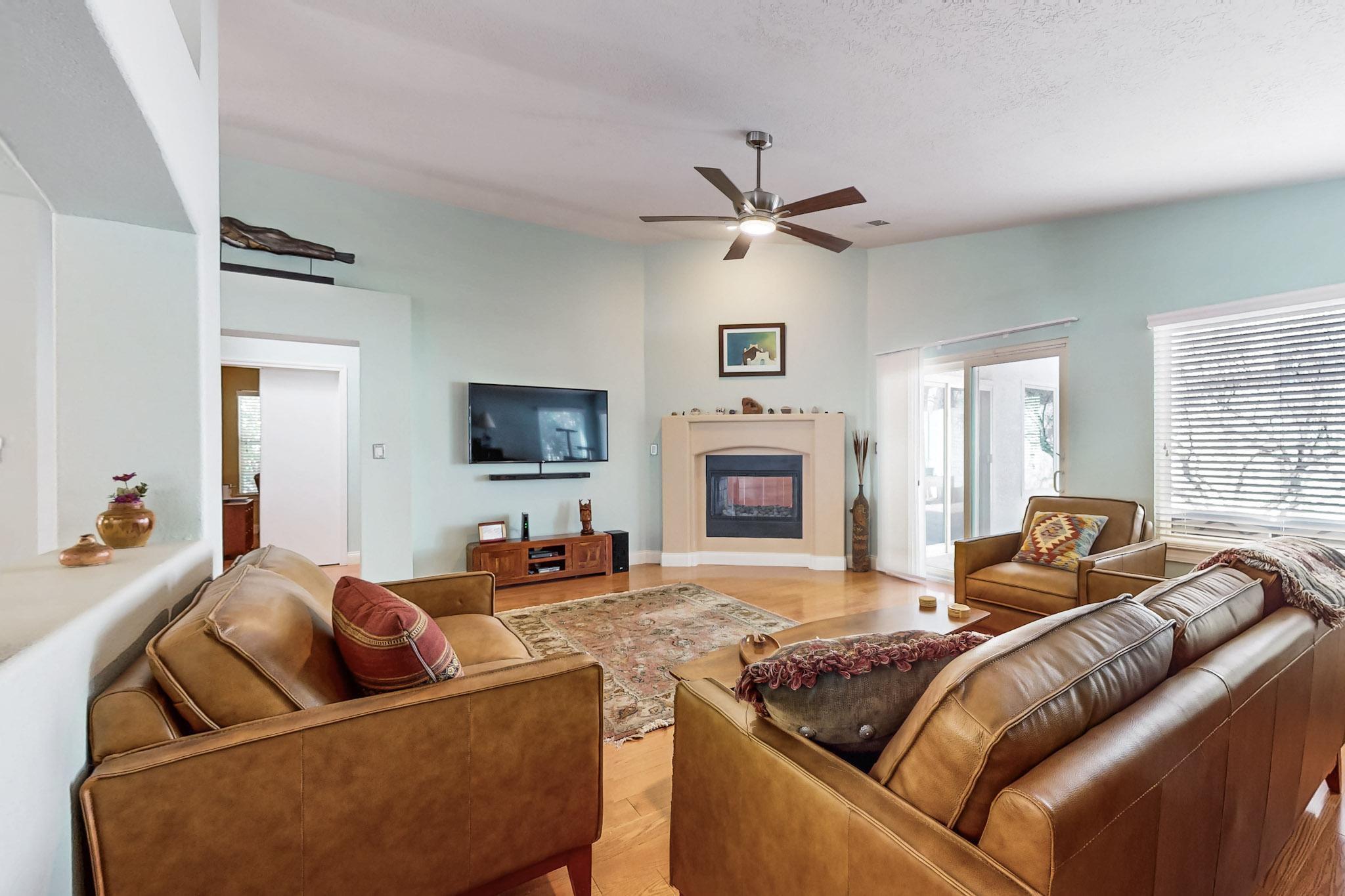 548 Hermit Falls Drive, Rio Rancho, New Mexico image 3