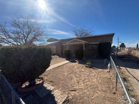Photo of 2827 Bel Air Drive NE, Albuquerque, NM 87110 (MLS # 1098202)