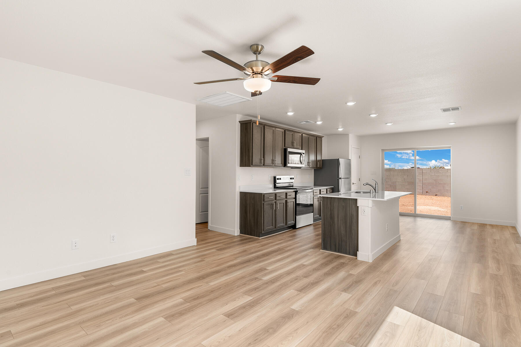2515 Calle Del Los Claveles