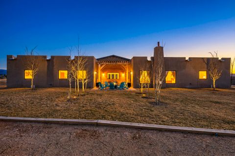 Photo of 8 Golf Course Drive, Ranchos de Taos, NM 87557 (MLS # 1102102)