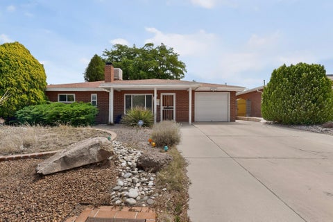 Homes For Sale - 1304 Indiana Street<br/> Albuquerque, NM 87110