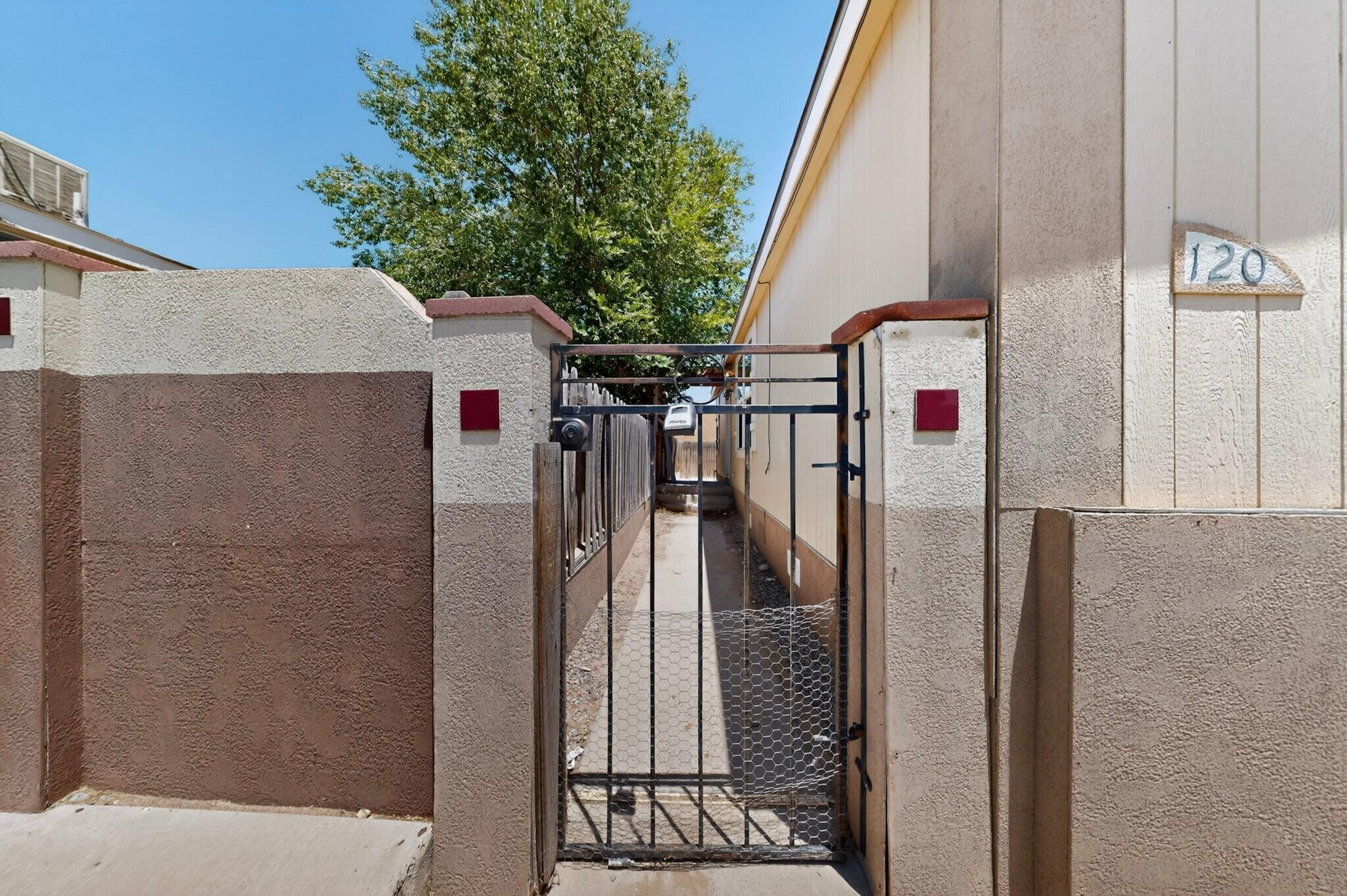 120 Westcourt Place NW