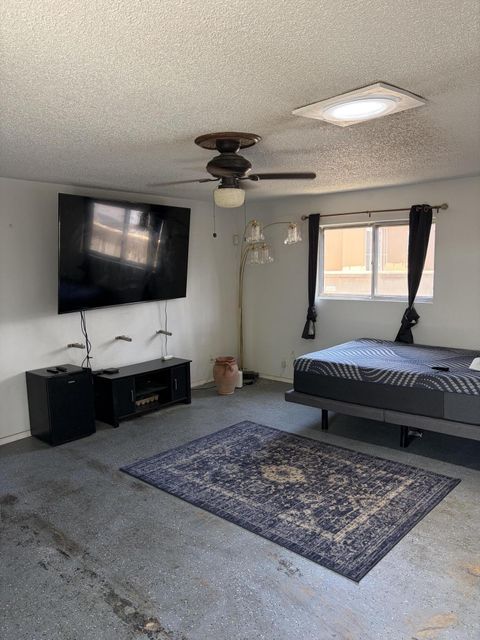Photo of 825 Palomas Drive SE, Albuquerque, NM 87108 (MLS # 1104258)