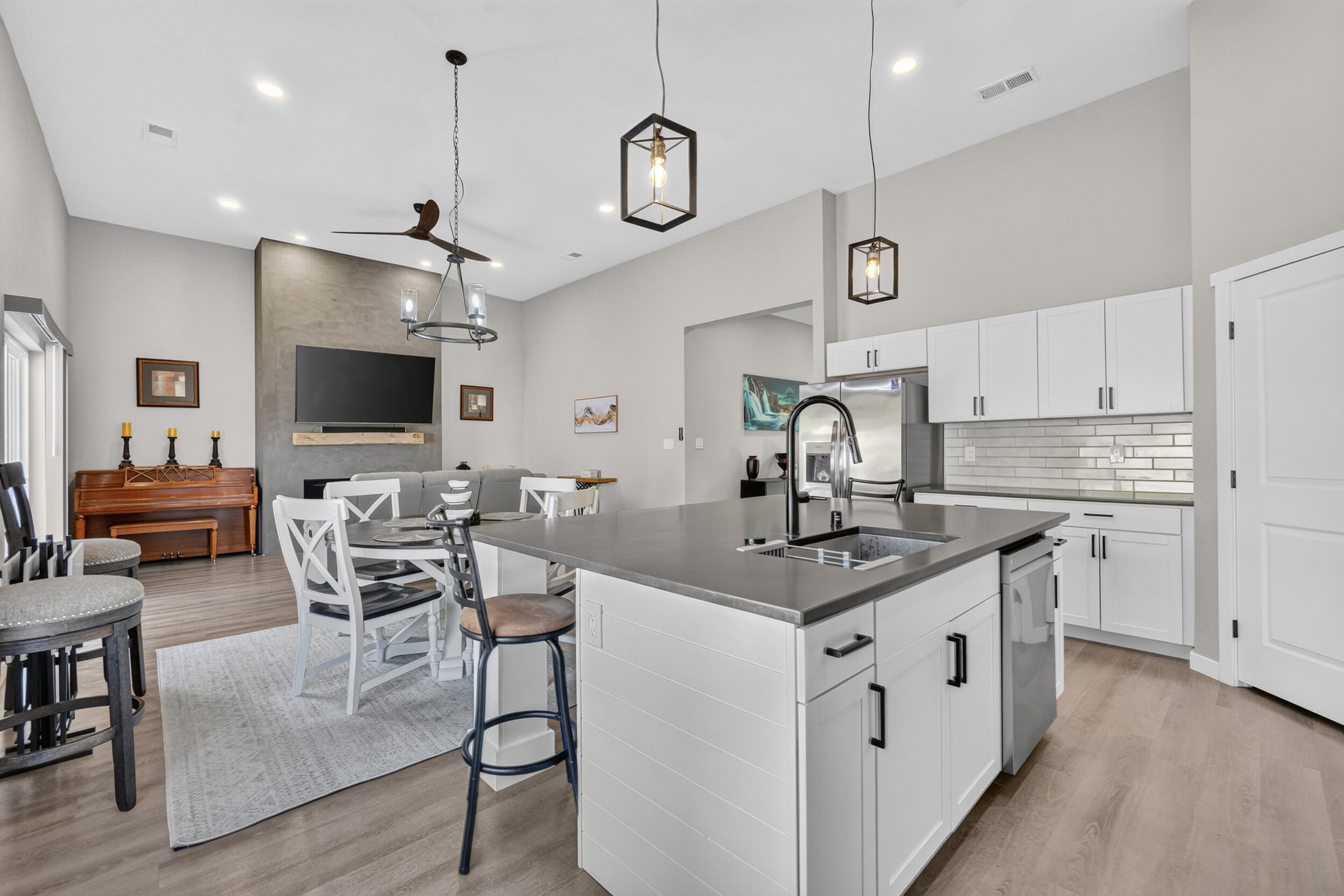 436 Dennis Court NE