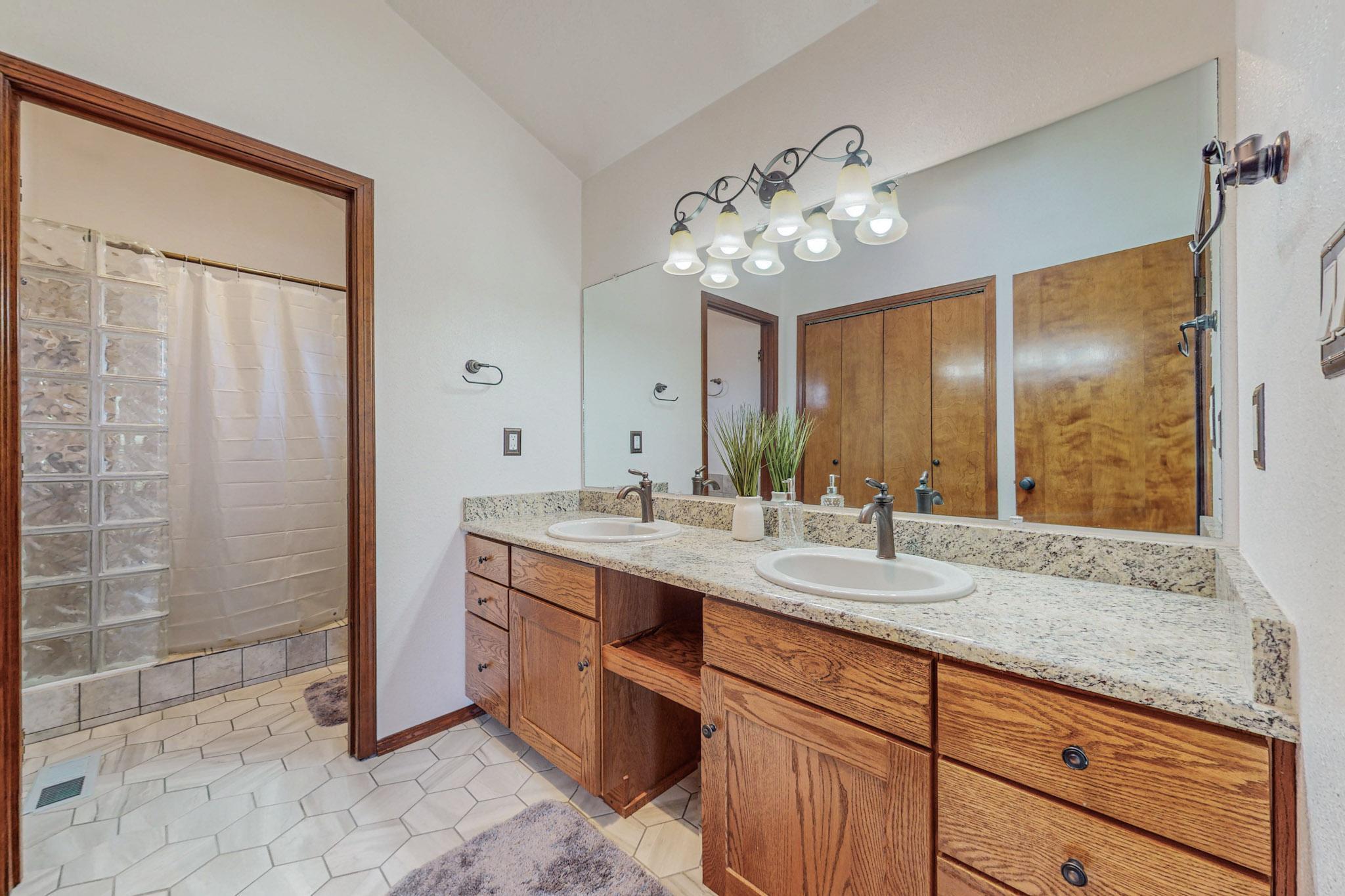 803 Canal Boulevard, Los Lunas, New Mexico image 31