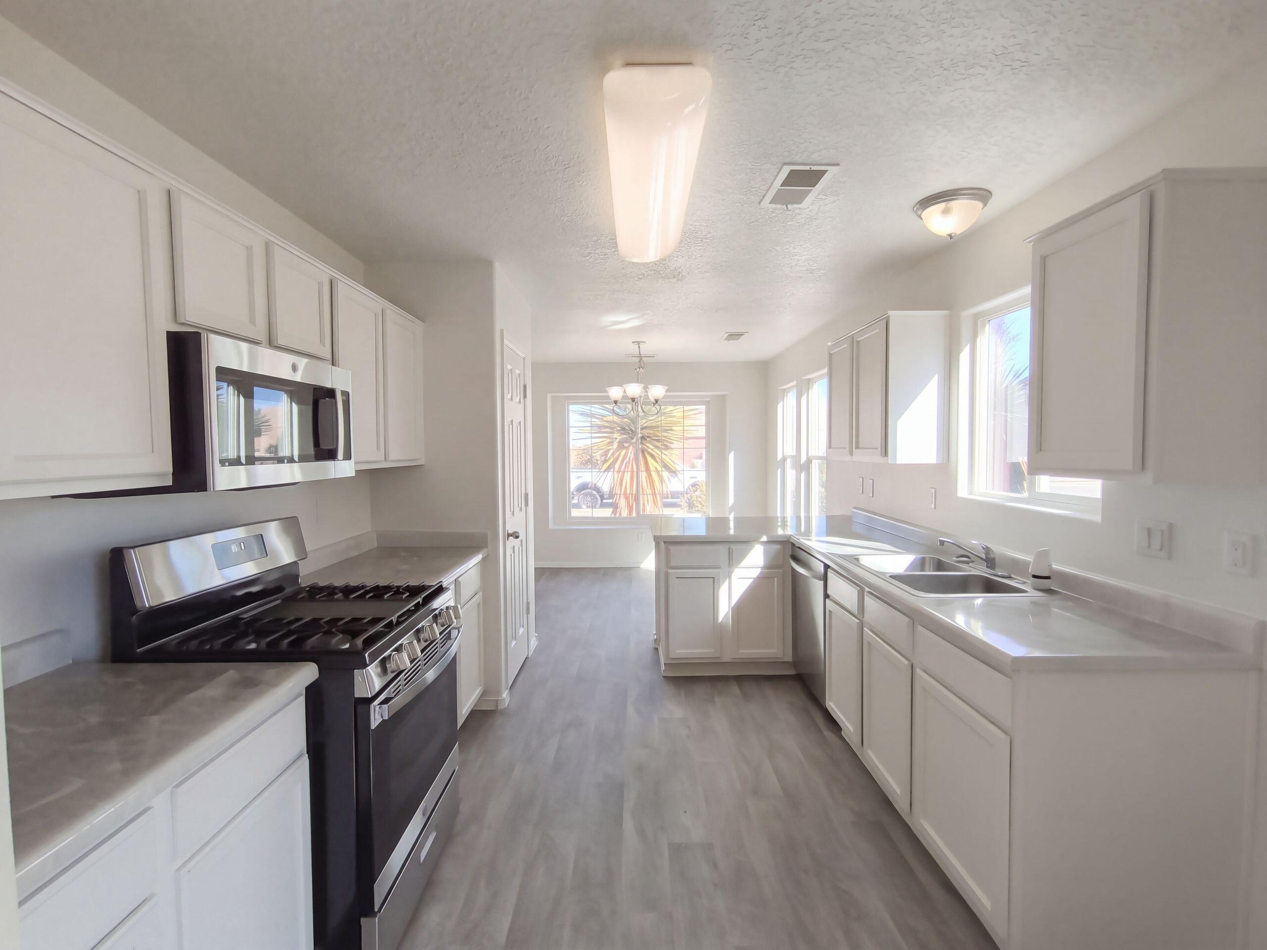 6608 Mountain Hawk Loop NE