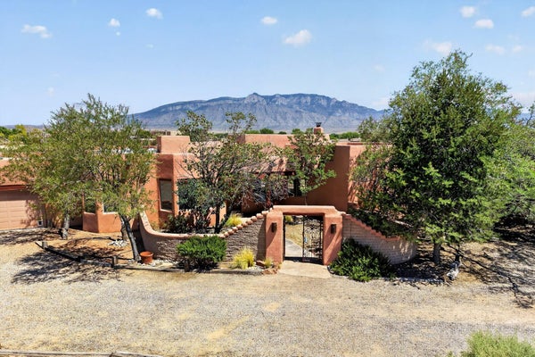 105 KEIRA CT, CORRALES, NM 87048 - Image 1fedbf7c7bf98c96a893cd8aab2a19b1/1315335407