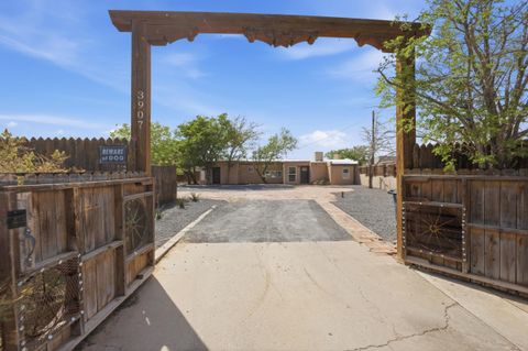 Photo of 3907 3rd Street NW, Albuquerque, NM 87107 (MLS # 1102464)