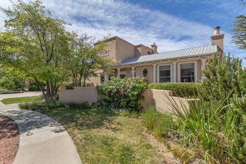 Photo of 1815 Avenida Alturas NE, Albuquerque, NM 87110 (MLS # 1102876)