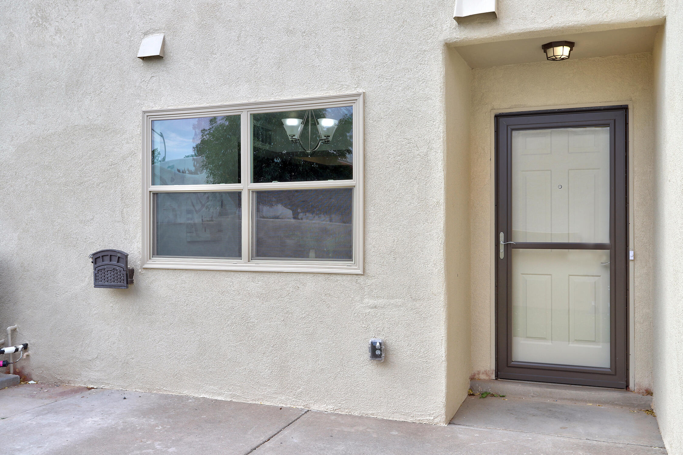 656 Lakeview Circle, Rio Rancho, New Mexico image 2