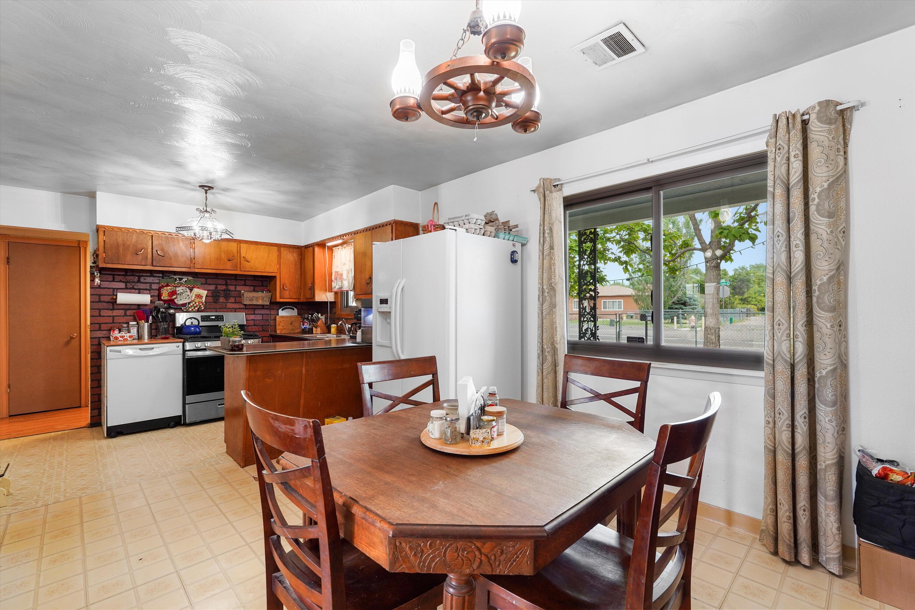 2836 La Fonda Drive, Albuquerque, New Mexico image 7