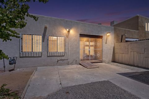 Townhouse For Sale - 250 La Vida Nueva Del Oeste<br/> Albuquerque, NM 87105