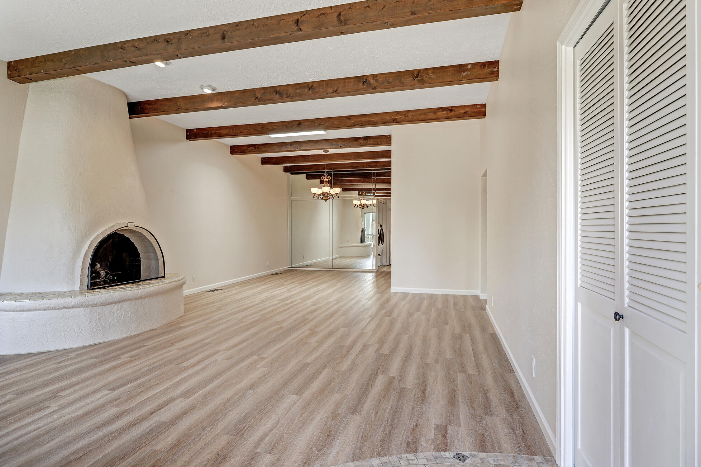 1415 Wagon Train Drive SE