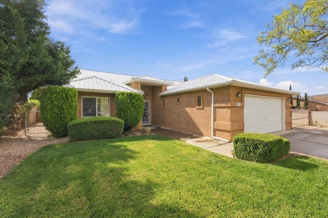 Photo of 1963 Valley View Drive SW, Los Lunas, NM 87031 (MLS # 1113138)