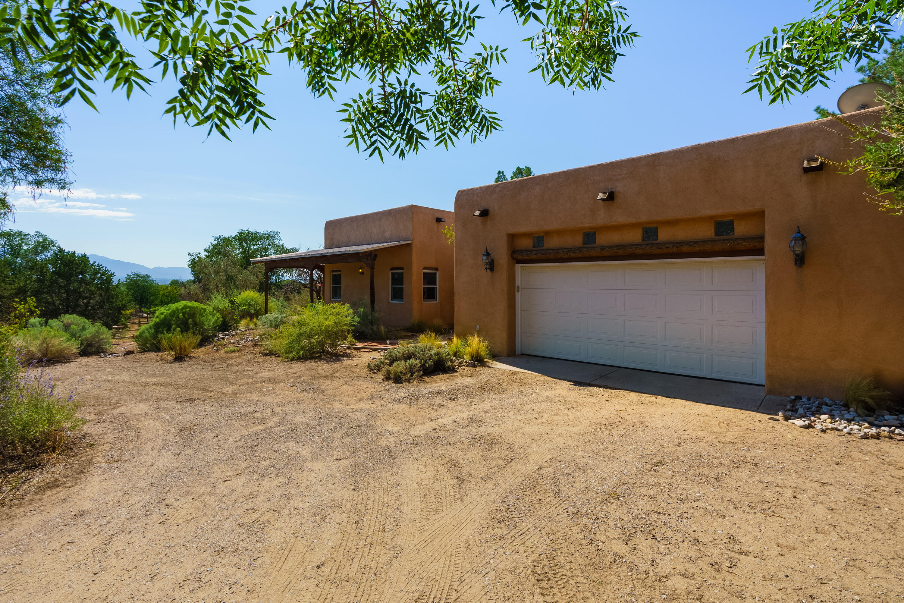 185 Ashley Lane, Corrales, New Mexico image 1