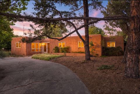 Homes For Sale - 414 Vassar Drive<br/> Albuquerque, NM 87106