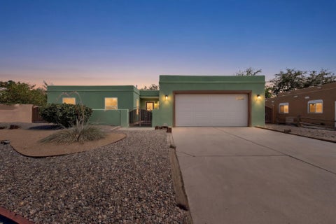 Homes For Sale - 5812 Morgan Lane<br/> Albuquerque, NM 87120