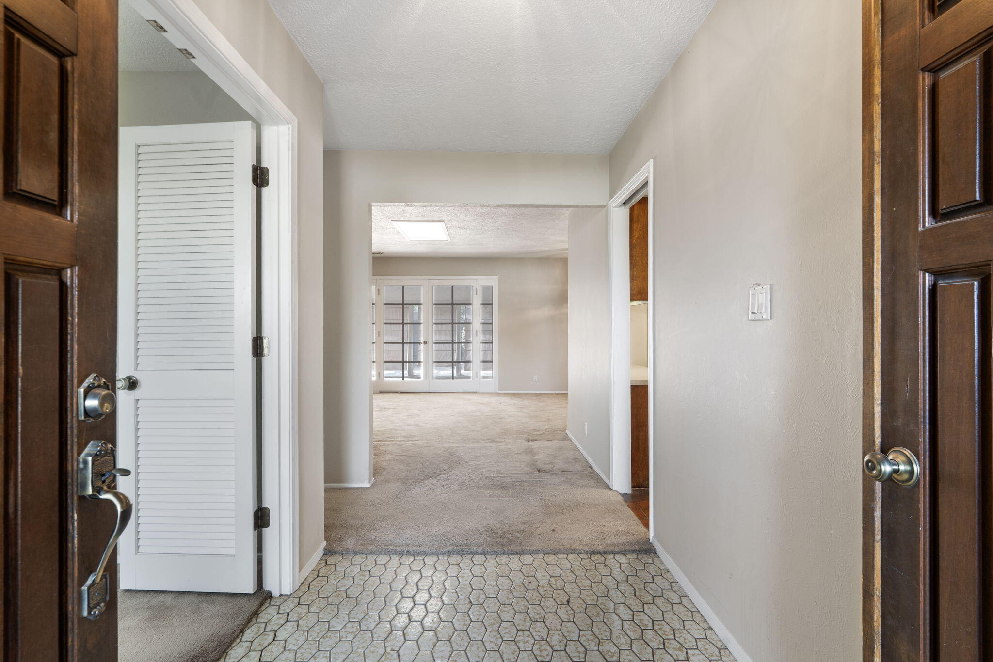 9606 Camino Del Sol NE