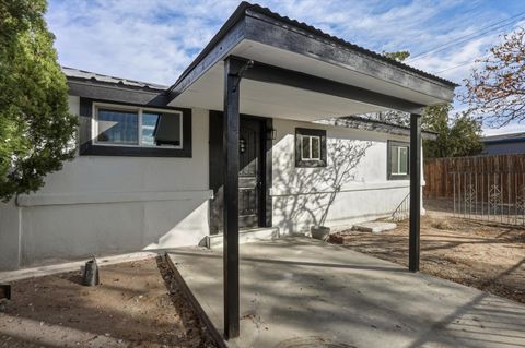 Photo of 401 Gomez Avenue NE, Albuquerque, NM 87102 (MLS # 1094769)