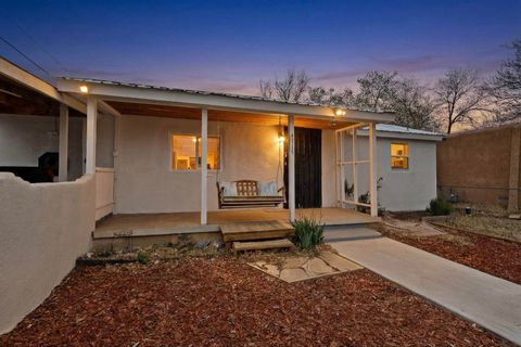 Photo of 4115 5th Street NW, Albuquerque, NM 87107 (MLS # 1099527)