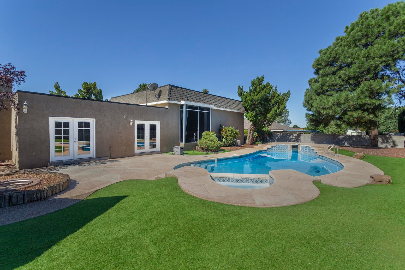 7413 El Morro Road NE