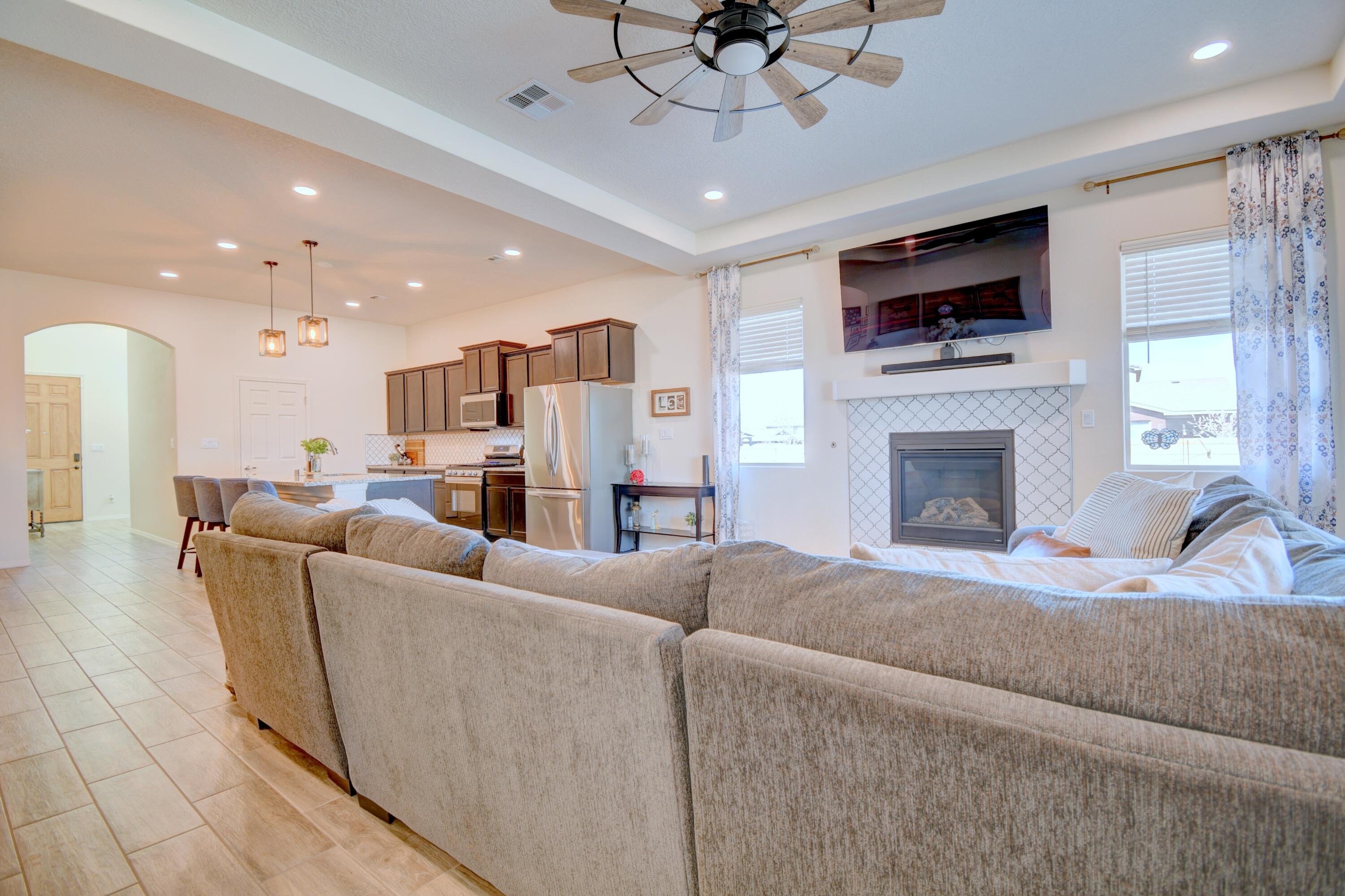 2717 Camino Plata Loop NE