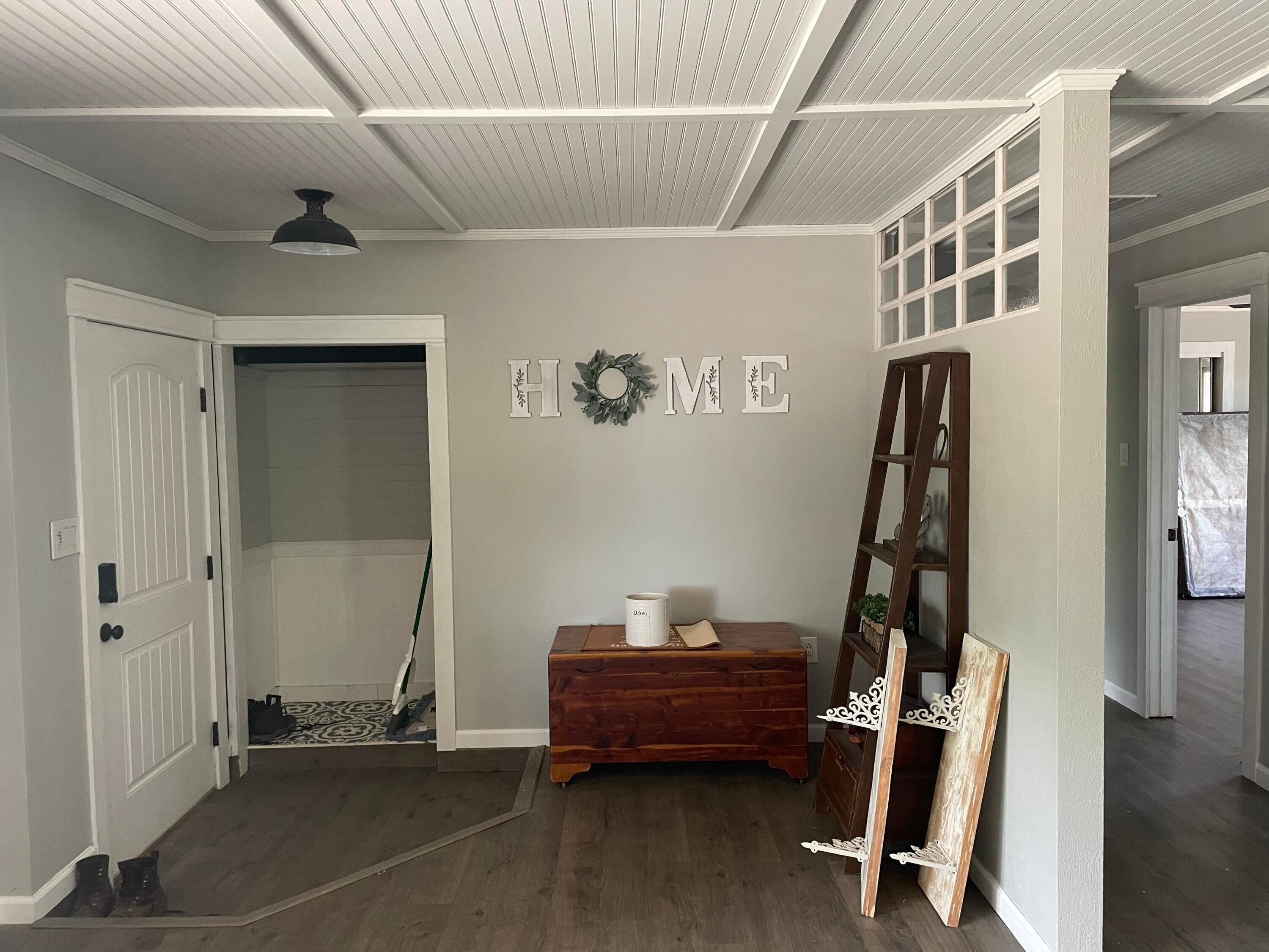 975 N Bosque Loop