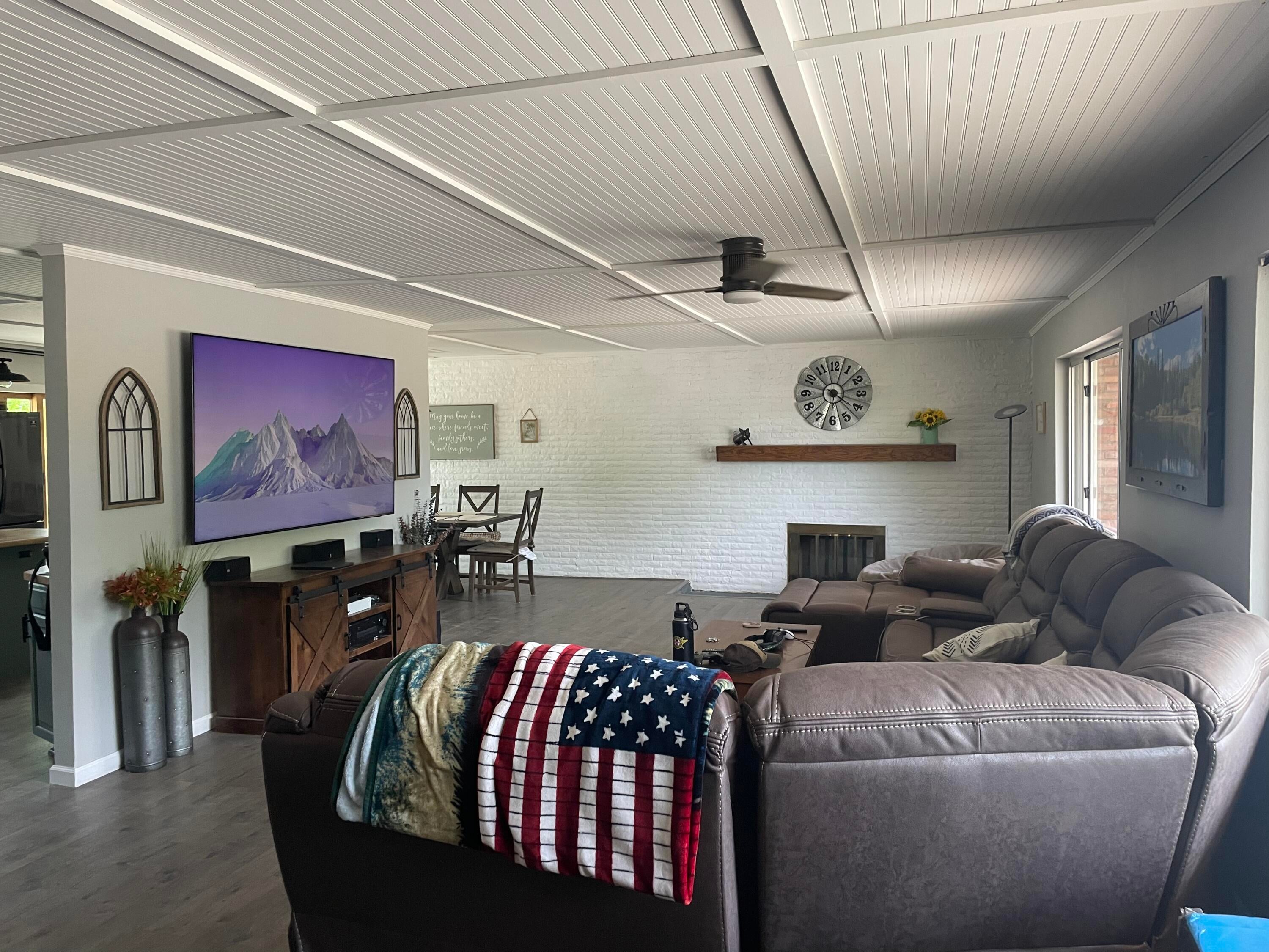 975 N Bosque Loop