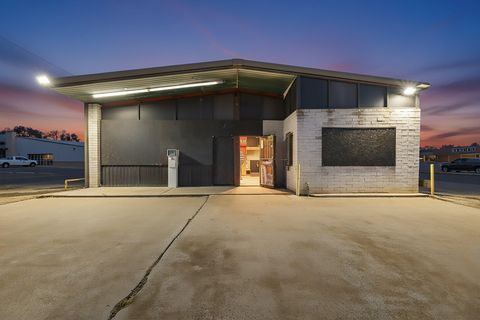 Photo of 600 E Reinken Avenue, Belen, NM 87002 (MLS # 1094454)